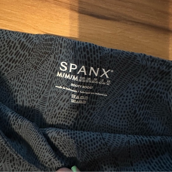 SPANX Gray Patterned Leggings - Picture 2 of 4